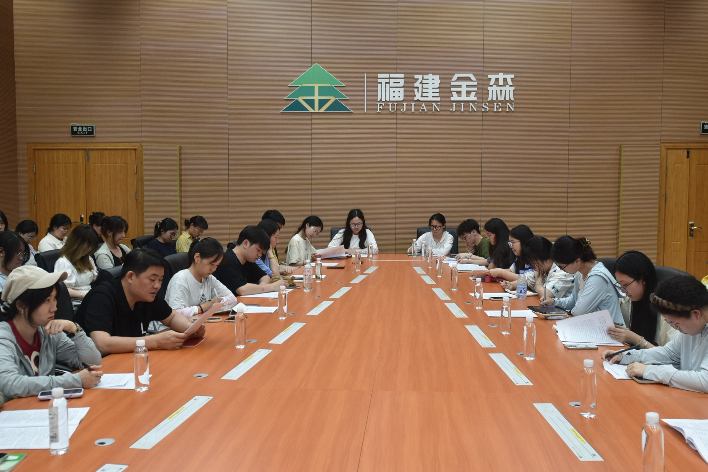 校企聯(lián)袂育才子 北林師生訪金森